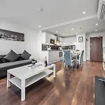 Contemporary 1 Bedroom Flat In London Bp4