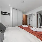 Contemporary 1 Bedroom Flat In London Bp4