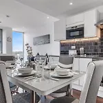 Contemporary 1 Bedroom Flat In London Bp4