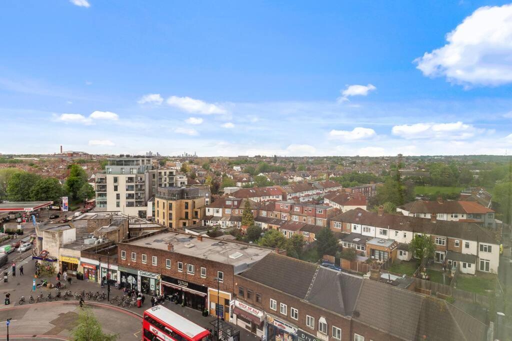 Contemporary 1 Bedroom Flat In Bp4 Appartamento Londra