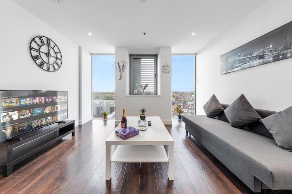 Contemporary 1 Bedroom Flat In Bp4 *