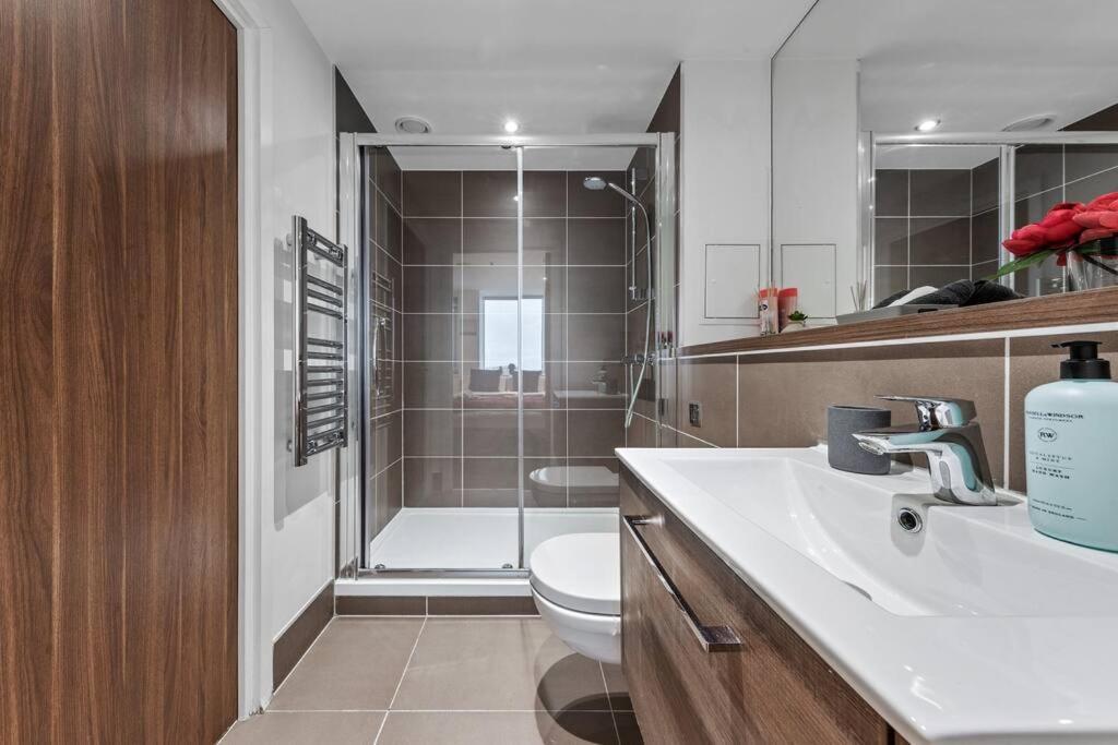 Contemporary 1 Bedroom Flat In Bp4